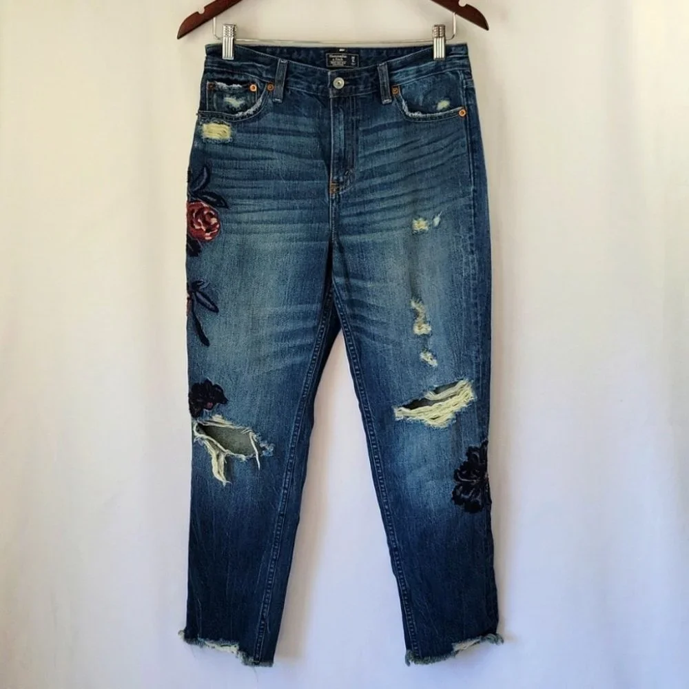 A&F Annie Hi Rise Girlfriend Distressed Ankle Jean w/ Embroidery Size 28/6
